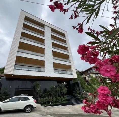 آپارتمان لاکچری و استخردار 