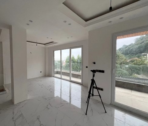 ویلا تریبلکس نوساز 335 متری فروشی در تنکابن(شهسوار) پلاک یک جنگل دو هزار