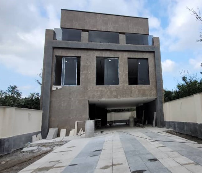 ویلا فروشی کلید نخورده نوساز ، تریبلکس ، آسانسوردار در شهسوار(تنکابن)