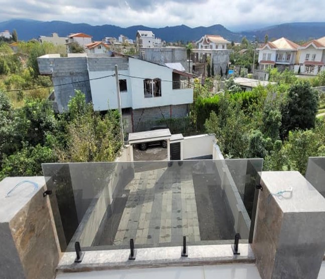 ویلا فروشی کلید نخورده نوساز ، تریبلکس ، آسانسوردار در شهسوار(تنکابن)