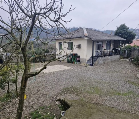 ویلا کلنگی(قدیمی) فروشی 850 متر زمین جاده(جنگل) دو هزار تنکابن(شهسوار)