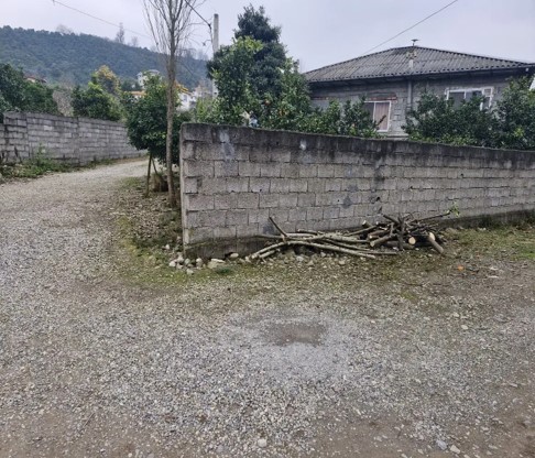 ویلا کلنگی(قدیمی) فروشی 850 متر زمین جاده(جنگل) دو هزار تنکابن(شهسوار)